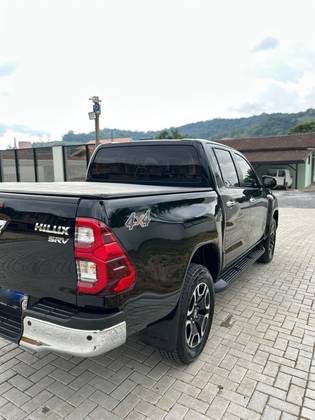 TOYOTA HILUX 2.8 D-4D TURBO DIESEL CD SRV 4X4 AUTOMÁTICO